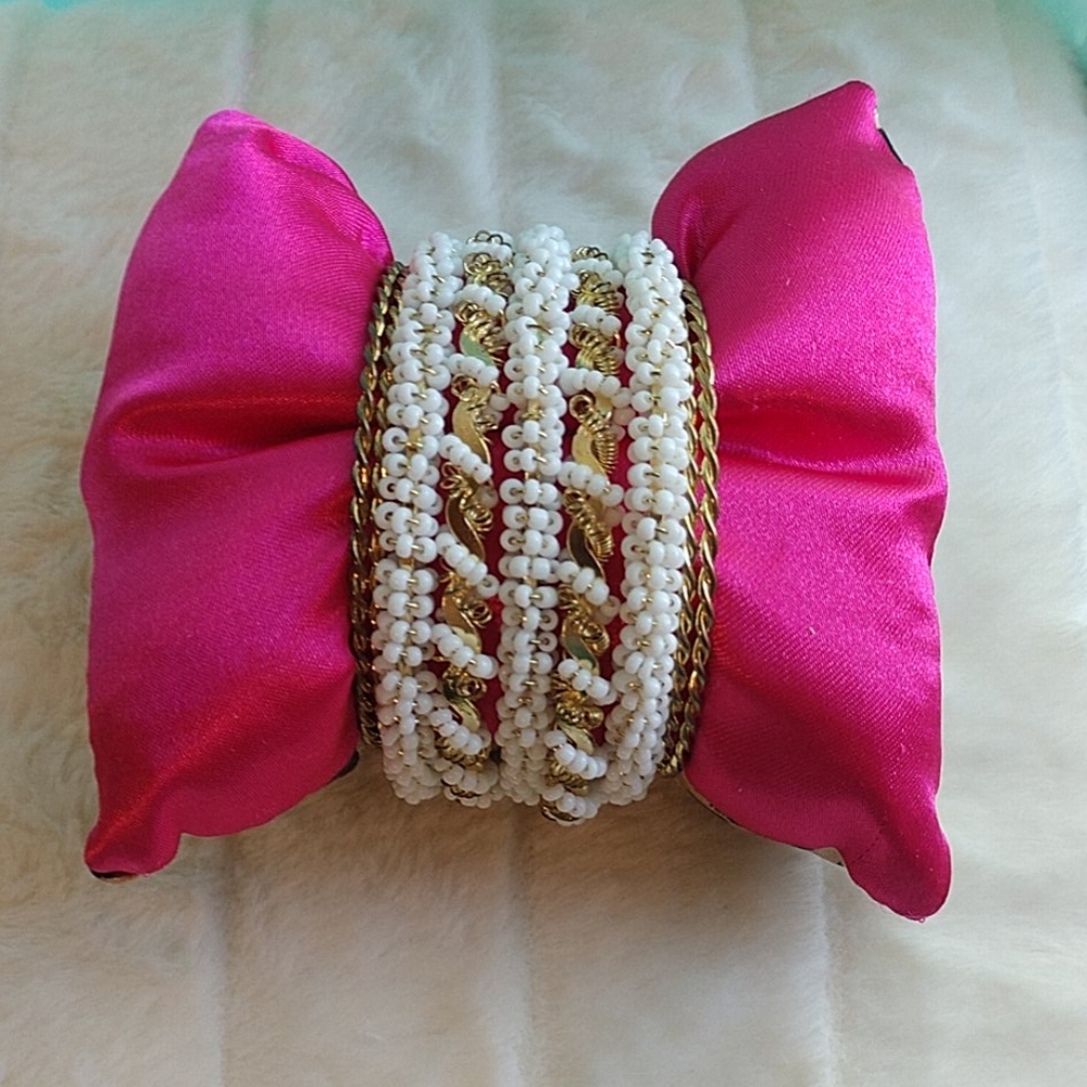 Gold tone beaded bracelet